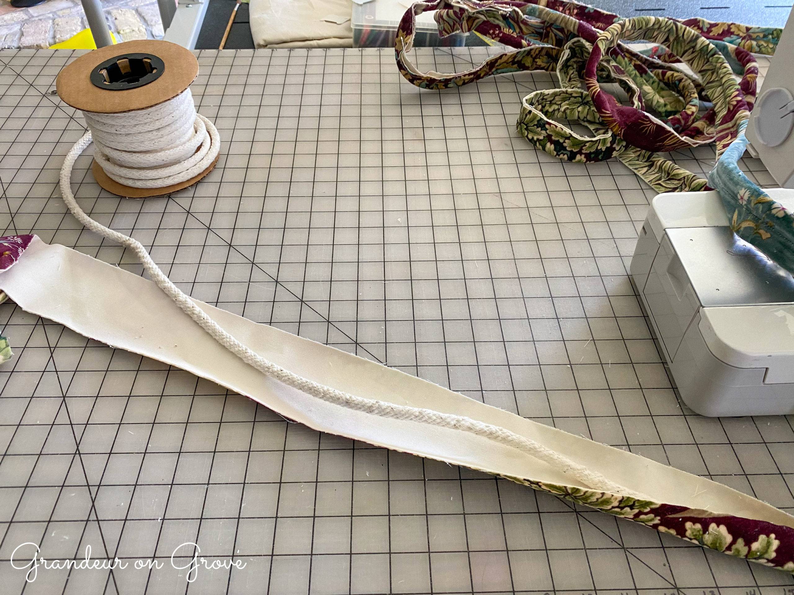Making piping for a quilt edge
