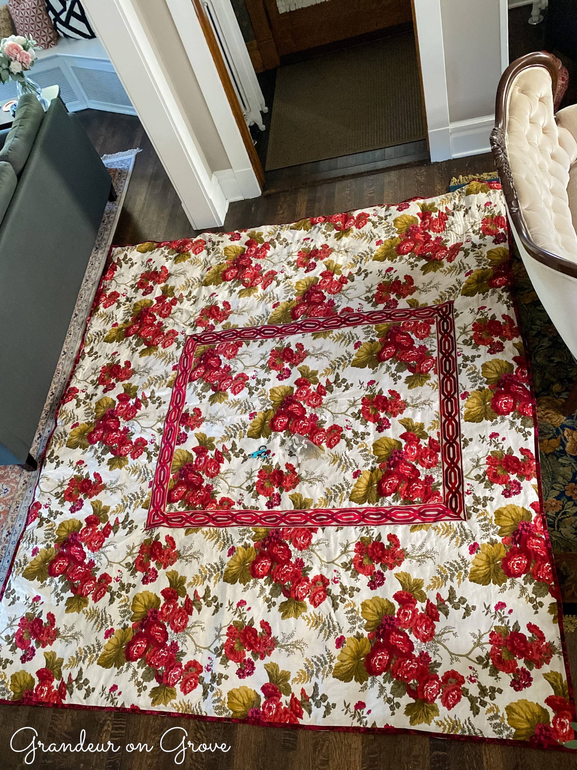 A rose quilt with velvet trim in the middle